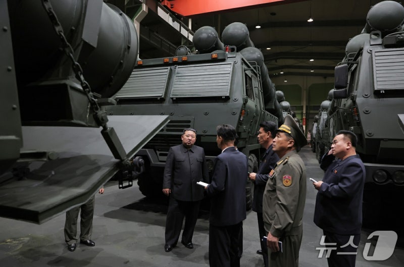 <b>김정은</b>, 사흘간 무기<b>공장 시찰</b>…포병 현대화·<b>군수</b> 생산 확대 주문