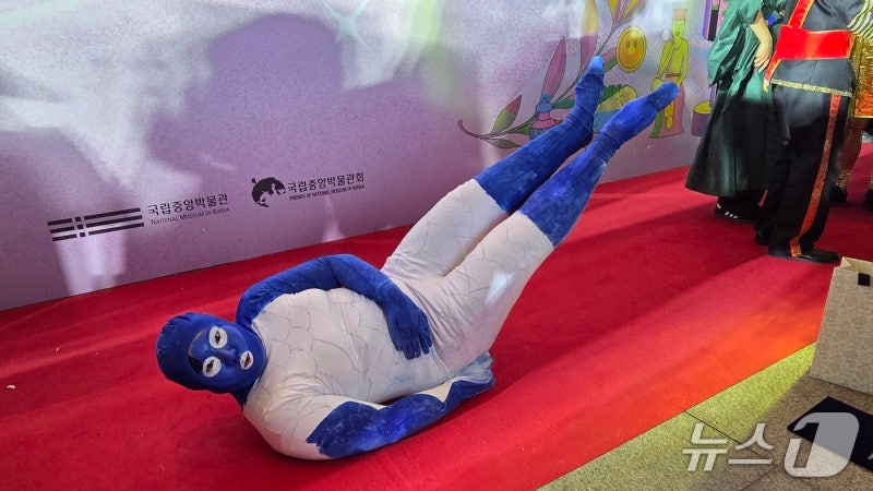 '백자 잉어연적' 전예슬, <b>국중박 분장대회</b> 대상…'이희준 아내' 이혜정...