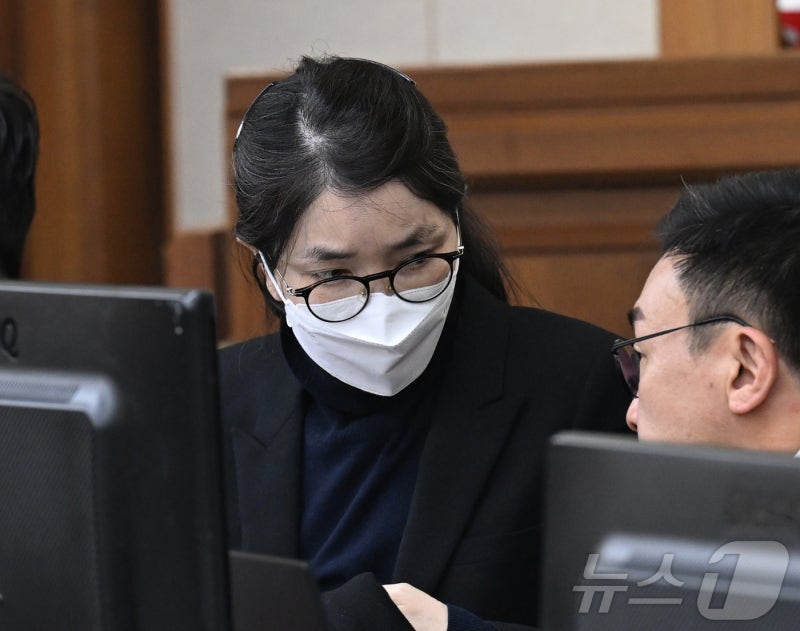 '매관매직' <b>김건희</b>, 오늘 항소심 <b>선고</b>…1심 징역 7년