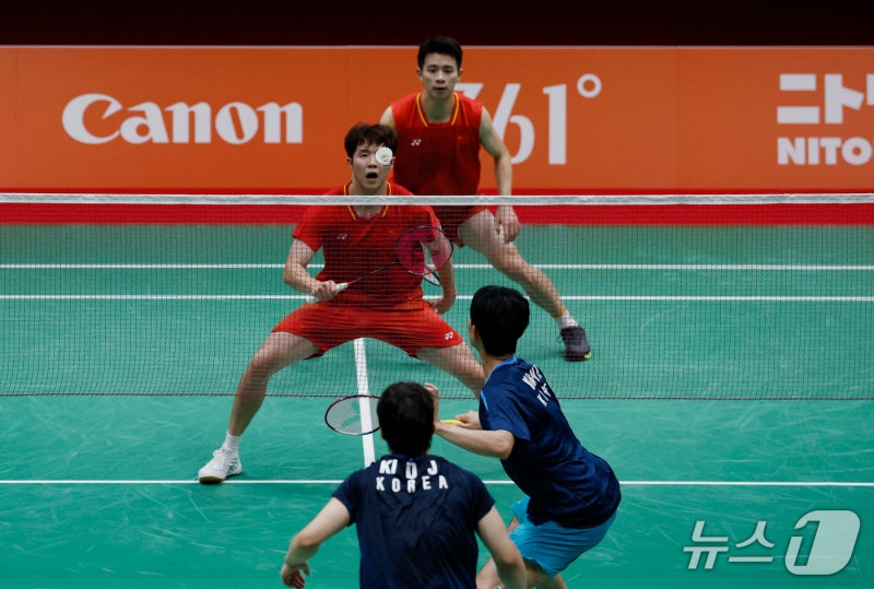 남자 <b>배드민턴</b>, 단체전 8강서 중국에 2-3 석패…2연속 입상 무산[AG]