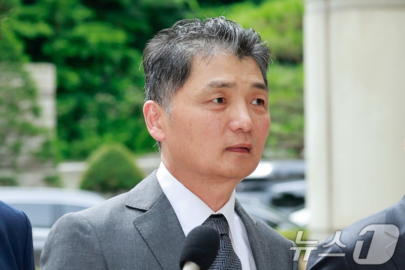 檢, 'SM 시세조종' 카카오 <b>김범수</b> 2심서도 <b>징역</b> 15년 <b>구형</b>…1심 무죄