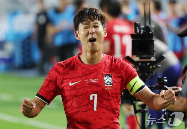 24일 경기 수원시 팔달구 수원월드컵경기장에서 열린 축구 국가대표 평가전 대한민국과 에콰도르의 경기, 손흥민이 득점을 한 뒤 세리머니를 하고 있다. 2026.9.24 ⓒ 뉴스1 김영운 기자