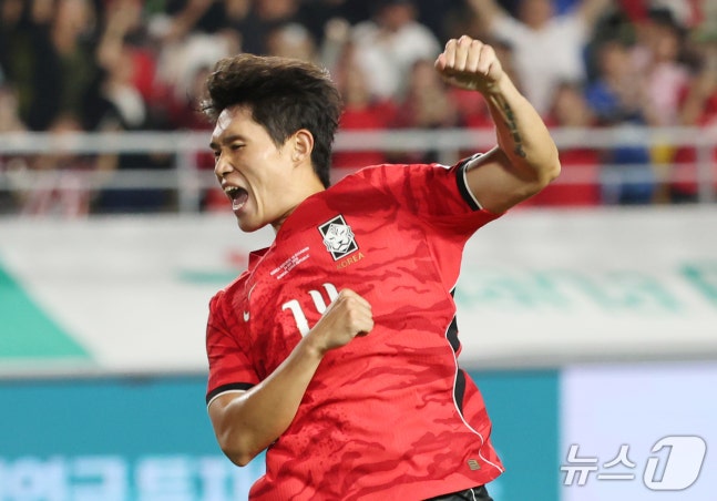 24일 경기 수원시 팔달구 수원월드컵경기장에서 열린 축구 국가대표 평가전 대한민국과 에콰도르의 경기, 이동경이 득점을 한 뒤 기뻐하고 있다. 2026.9.24 ⓒ 뉴스1 김영운 기자