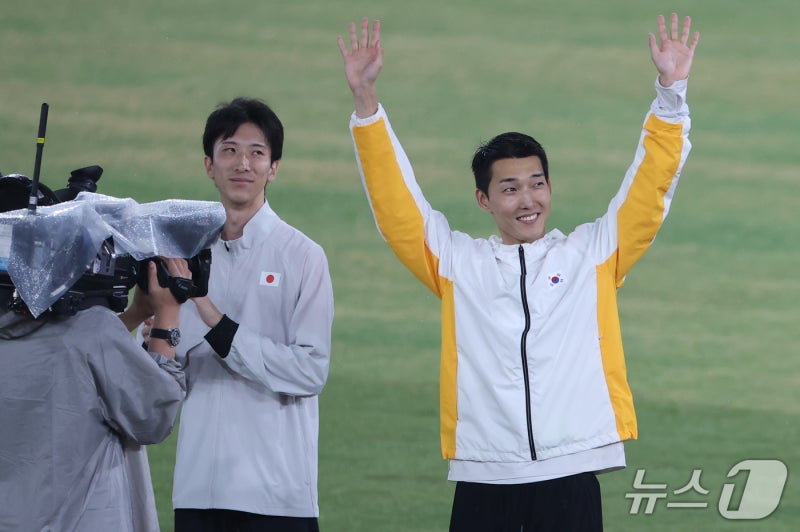 <b>높이뛰기 결선</b> 앞둔 <b>우상혁</b>