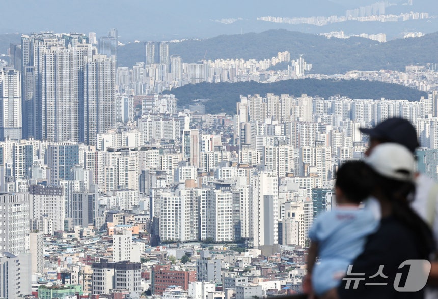 서울 남산 전망대에서 바라본 아파트 단지 모습.2026.9.20 ⓒ 뉴스1 이종수 기자