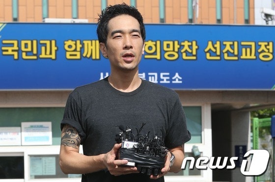 <b>고영욱</b>, <b>틱톡</b> 계정 하루 만에 <b>삭제</b>당했다…"청소년 대상 성범죄자 영구...
