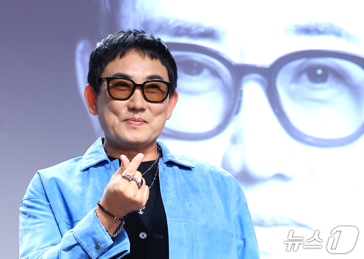 <b>이승철</b> "후배 <b>우즈</b>에게 데뷔 40주년 <b>헌정곡</b> 받고 울어" [N현장]