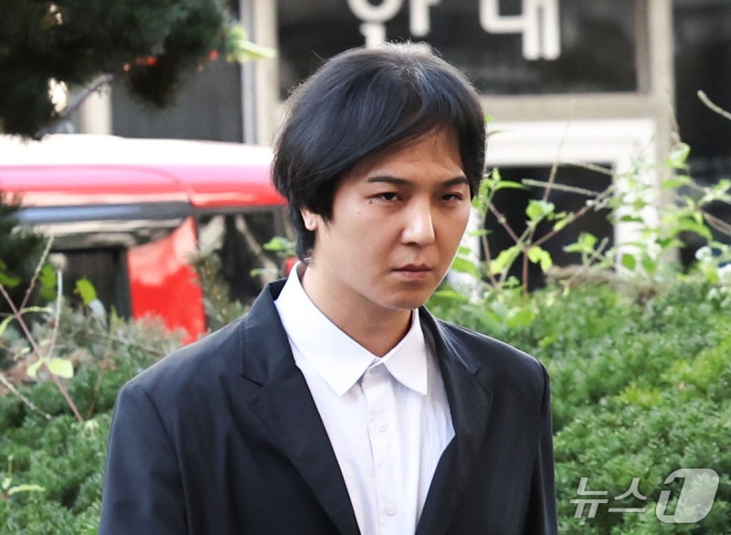 '부실복무' <b>송민호</b> 징역 1년·집유 2년…"겸허히 받아들여"(종합)