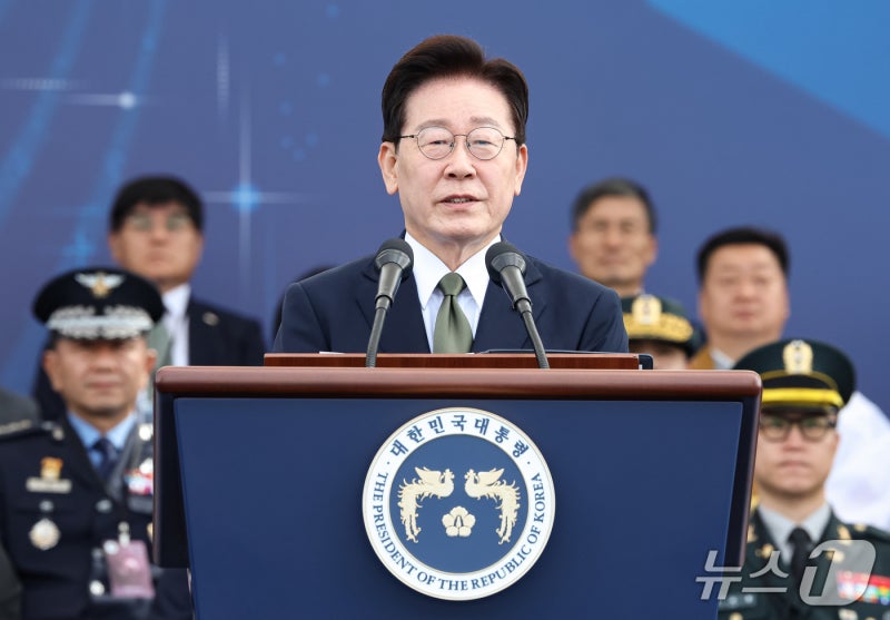 李대통령 "<b>알래스카 LNG</b>, 상업성·법절차 전제"…김정관 응원 당부