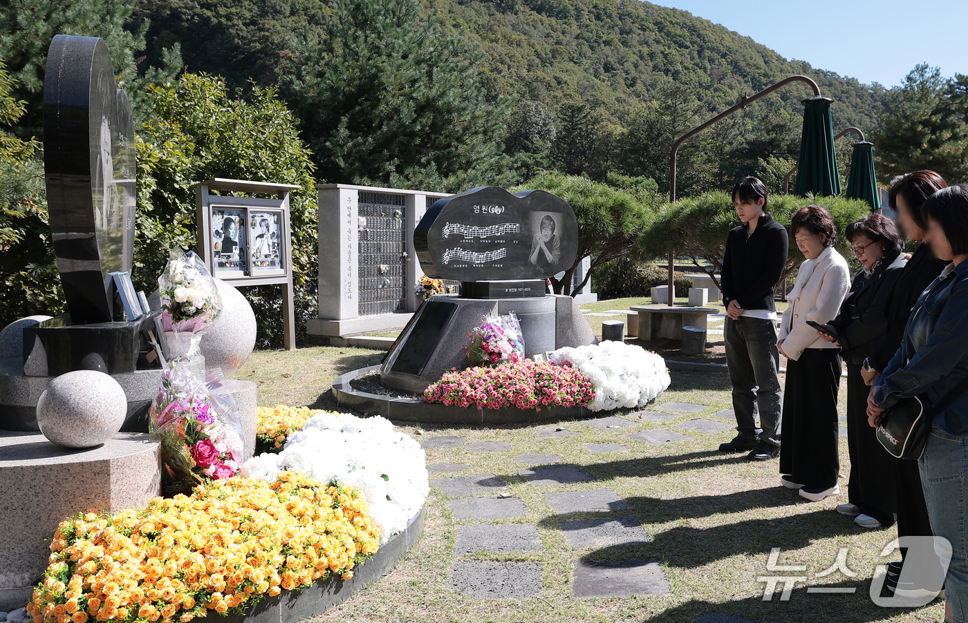 故 <b>최진실 18주기</b>, 아들 최환희와 어머니·팬들 함께 <b>추모</b>