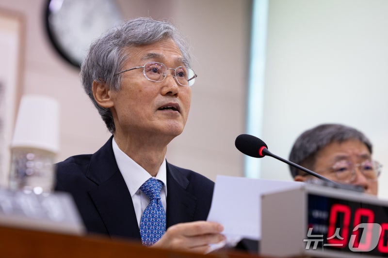 靑, 조희대 정면 <b>반박</b>에 "재제청 입장 변함 없다"