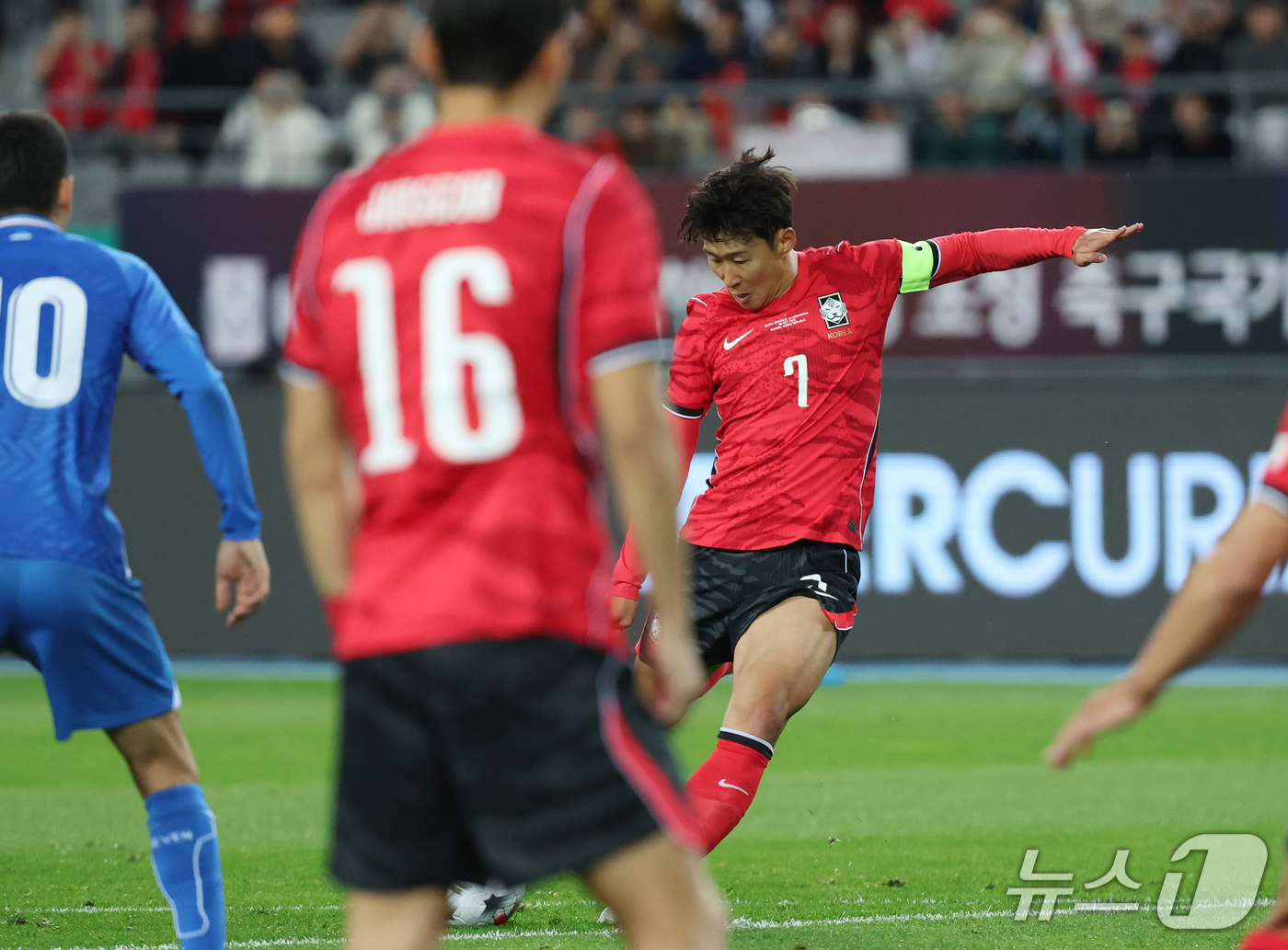 '<b>손흥민 A매치 최다골</b> 新기록' 모레노호, 우즈벡 2-0 제압