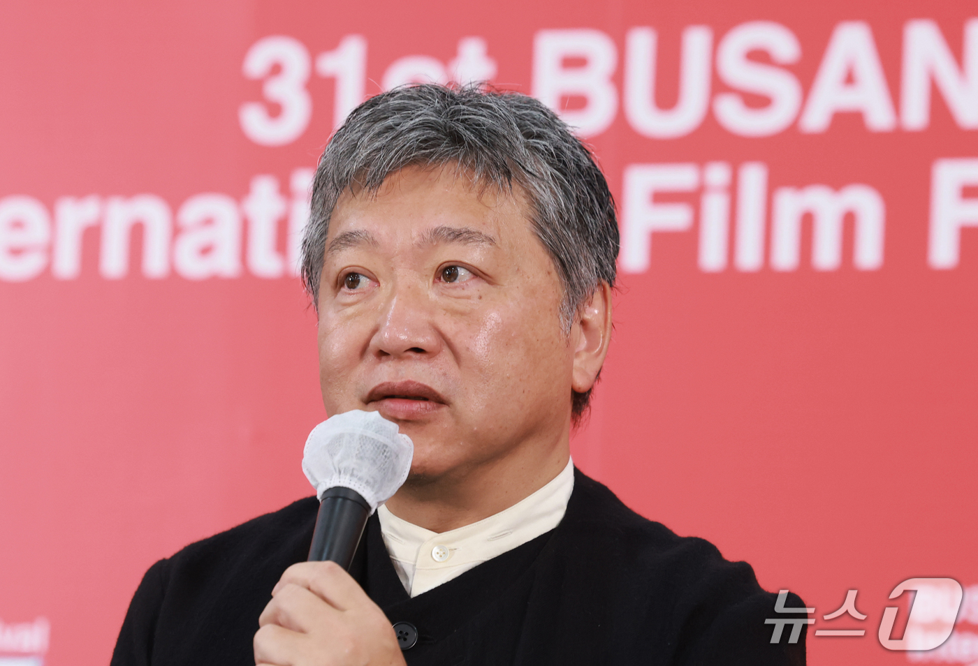 '거장' <b>고레에다</b> 히로카즈 "만화 '<b>룩백</b>' 우연히 보고 큰 충격" [BIFF]