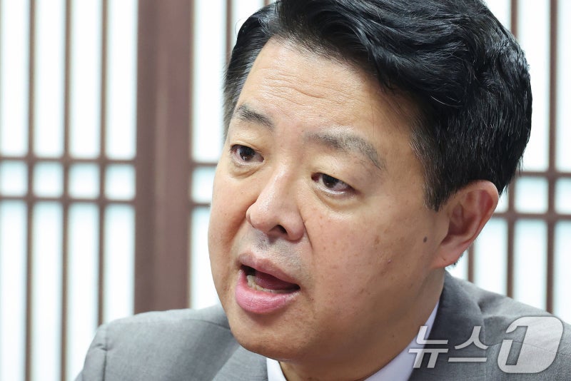 예산 핑계로 지원 늦장... 탈북민 1287명 의료비 제때 못 받았다