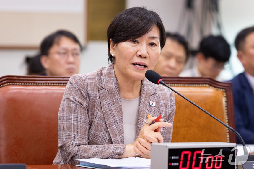 송미령 농림축산식품부 장관이 28일 서울 여의도 국회에서 열린 제439회 국회(정기회) 법제사법위원회 제8차 전체회의에 출석해 의원 질의에 답하고 있다. 2026.9.28 ⓒ 뉴스1 유승관 기자
