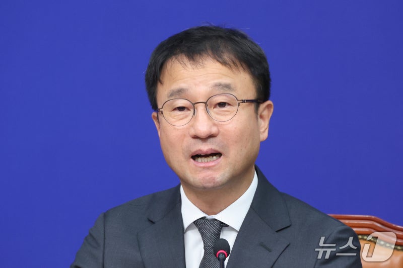 與, '<b>부엉이 바위</b>' 국힘 <b>김태규</b> 강력 비판…"<b>막말</b> 습관화, 퇴출돼야"