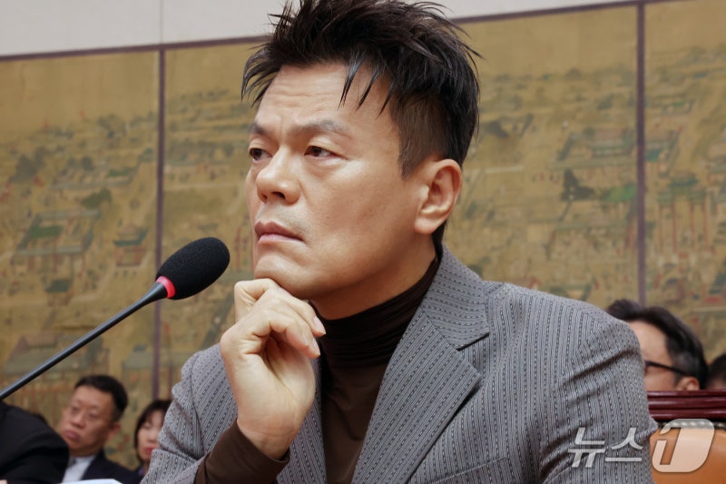 [국감초점] JYP "<b>패노메논</b> 상표권 절차 비정상"…'암살자(들)' 감독 소환...