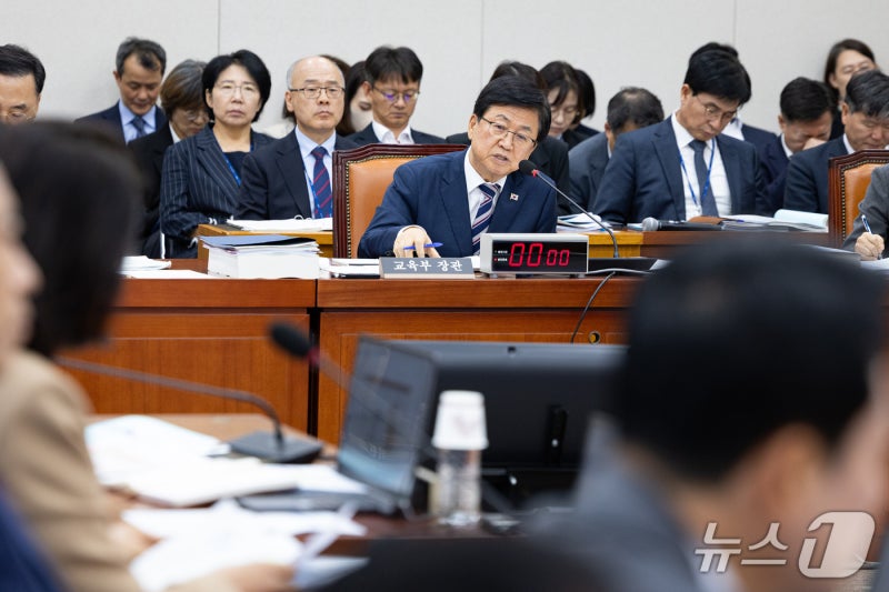 '암살자(들)' '文정부 블랙리스트'…국감 둘째날도 여야 충돌(종합)