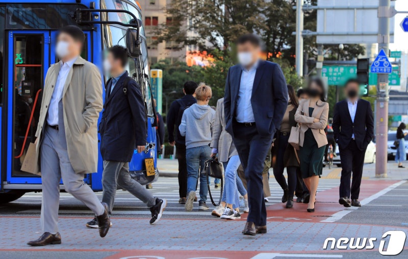 '찬 이슬 맺히는 <b>한로</b>' 아침 최저 6도…일교차 15도 안팎[내일날씨]