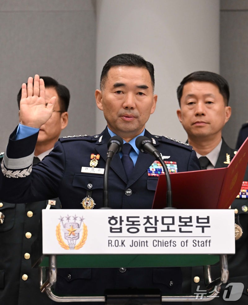 [<b>국감</b>] <b>진영승</b> 합참의장 '선서'