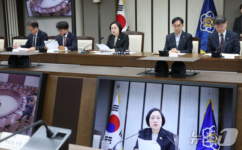 韓<b>총리</b> "어업 조업방식 규제 2031년까지 절반으로 줄인다"