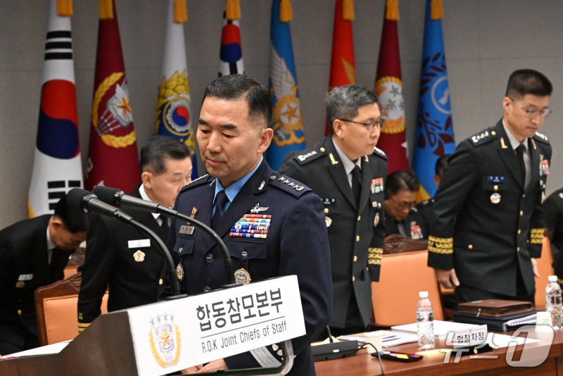 [<b>국감</b>] 발언대 향하는 <b>진영승</b> 합참의장