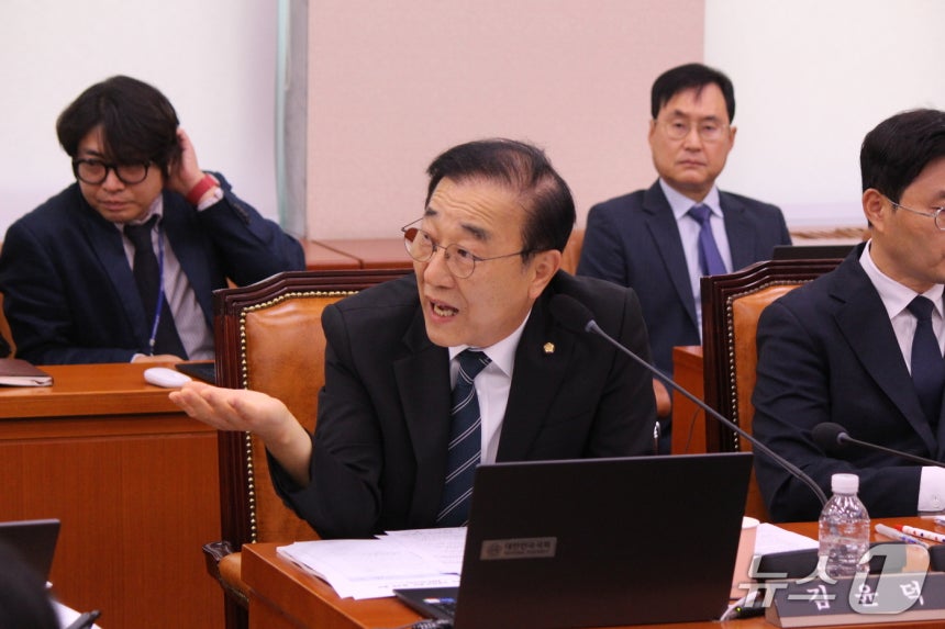 8일 김윤덕 국회의원이 국정감사에서 질의를 하고 있다.(의원실 제공,재판매 및 DB 금지)2026.10.8/뉴스1
