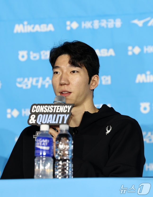 현대캐피탈 허수봉이 8일 오후 서울 강남구 호텔리베라 청담에서 열린 2026-2027 시즌 프로배구 남자부 미디어데이에서 시즌에 임하는 각오를 밝히고 있다. 2026.10.8 ⓒ 뉴스1 최지환 기자