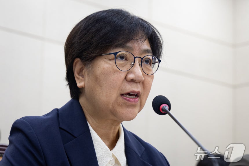 정은경 보건복지부 장관이 8일 서울 여의도 국회에서 열린 보건복지위원회의 보건복지부,<a href=