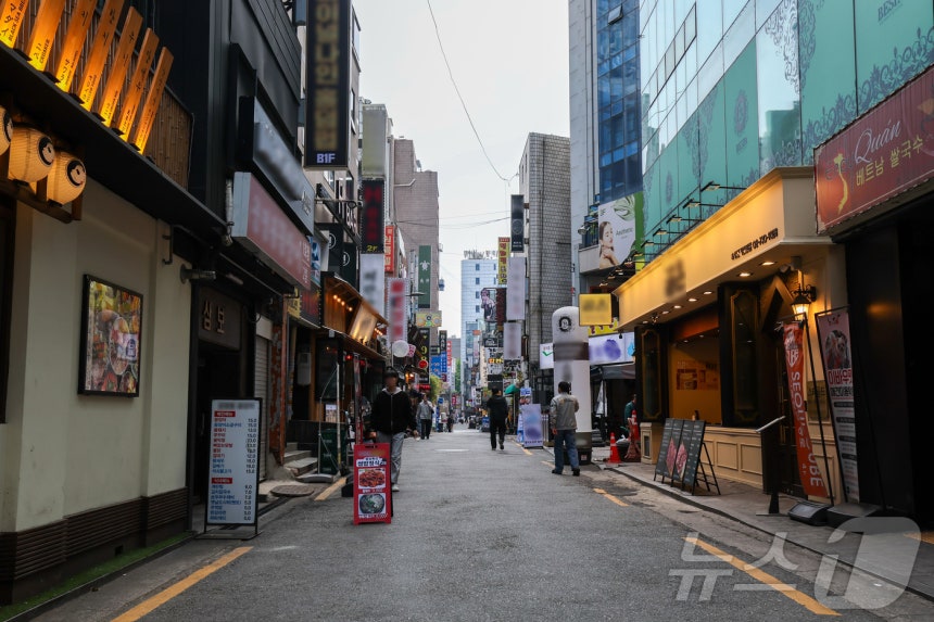 서울 종로구 상점가가 한산한 모습을 보이고 있다.ⓒ 뉴스1 이종수 인턴기자