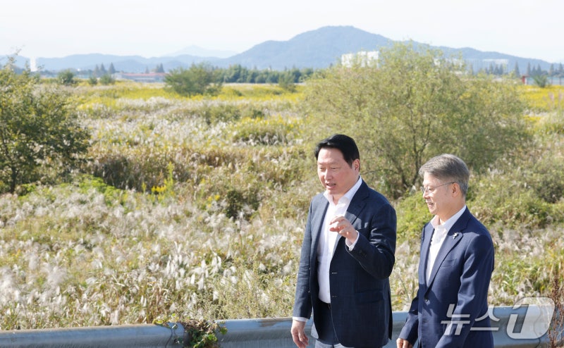 '정말 올까'에서 '얼마나 빨리'로…<b>호남 반도체</b> 불안감 걷어낸 <b>최태원</b>