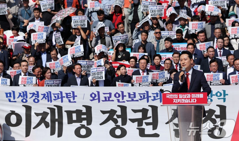 與, 검찰청 해체 이어 <b>조희대 탄핵론</b>까지…野, 李사법리스크 정조준