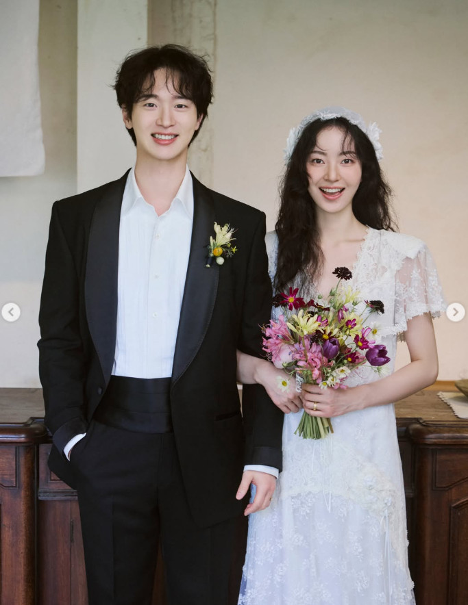 '결혼' 장동윤<b>김승윤</b>, 웨딩화보 공개…"나의 사랑, 나의 뮤즈" [N샷]