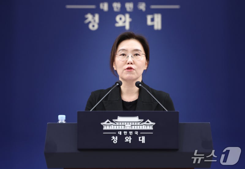 李대통령, '부작용 위험' 납 <b>배출 주사</b> 의혹에 "인권침해, 엄중 대처" 지...