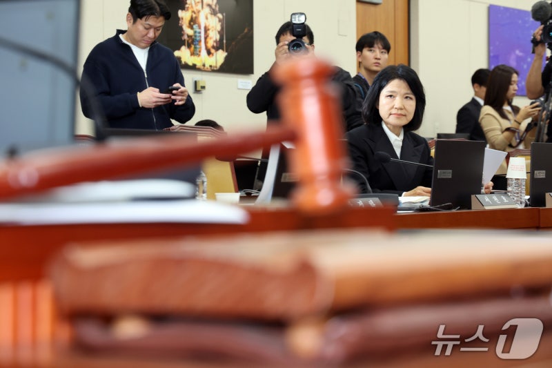 [국감] 과방위, <b>이진숙</b> 의원 <b>제척안 가결</b>
