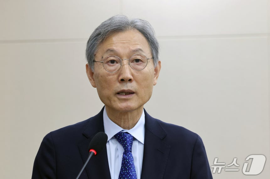 고광헌 방송미디어통신심의위원장이 12일 서울 여의도 국회 과학기술정보방송통신위원회에서 열린 방송미디어통신위원회 등에 대한 국정감사에서 인사말을 하고 있다.2026.10.12 ⓒ 뉴스1 황기선 기자