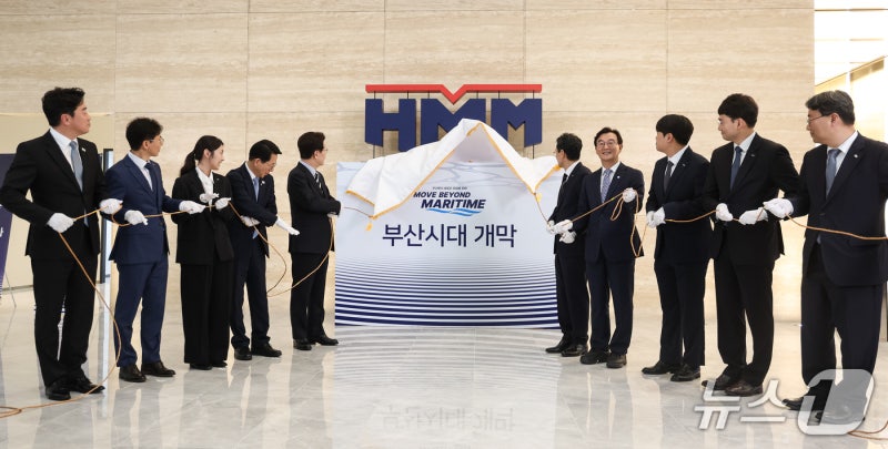 李대통령, <b>HMM</b> 부산 <b>본사</b> 직원 격려…'부캉이' 북항 방문해 시민 소통