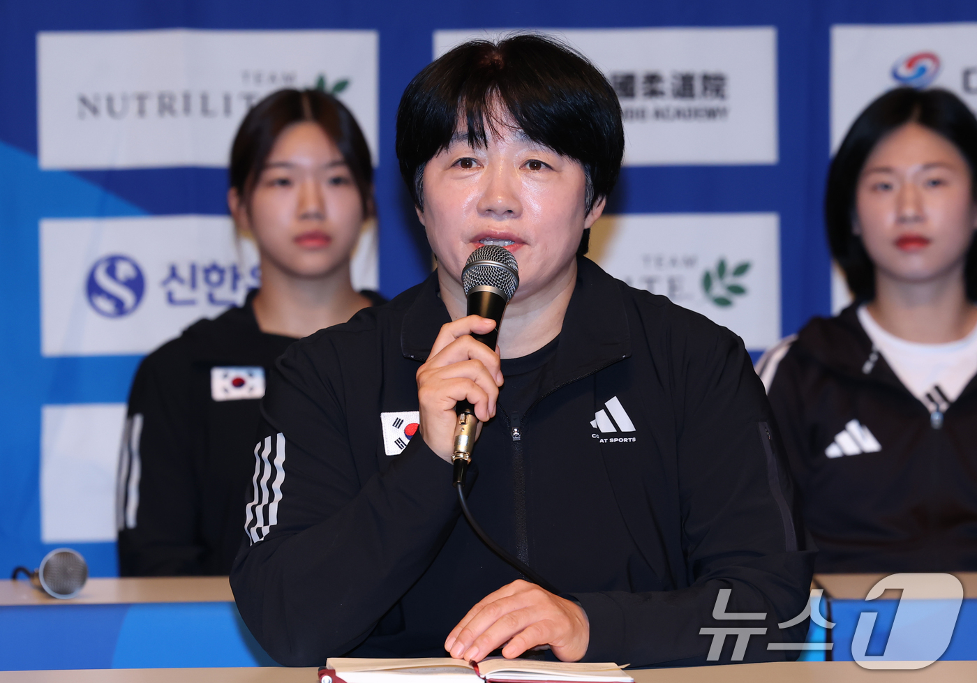 '<b>계체 실격</b>·선수단 관리 논란' <b>정성숙</b> 女 유도대표팀 감독, <b>사퇴</b> 의사