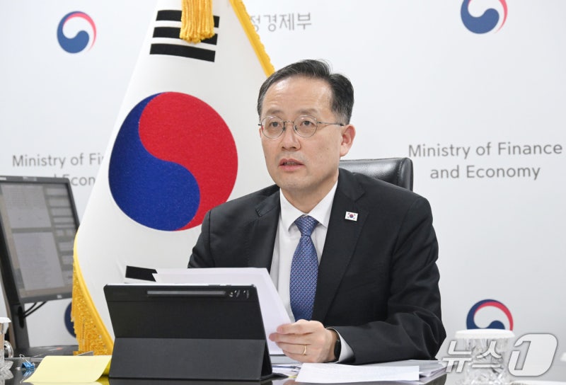 <b>이형일</b>, 베선트 美재무와 첫 <b>화상면담</b>…"한미 경제·금융협력 지속"