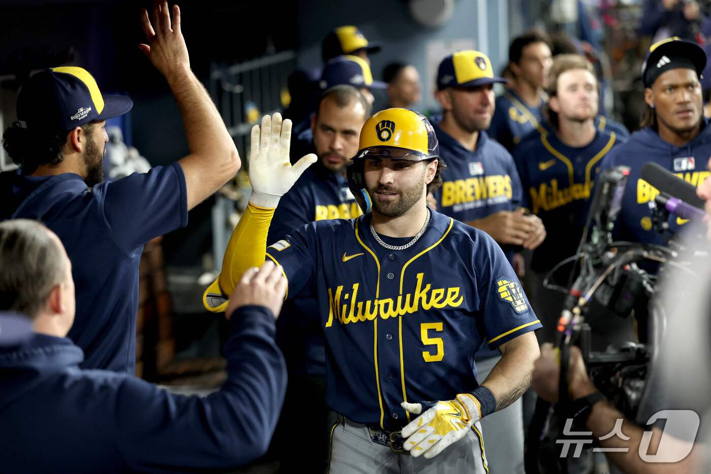 MLB <b>밀워키</b>, 다저스에 NLCS <b>3연승</b>…월드시리즈 진출까지 '1승'