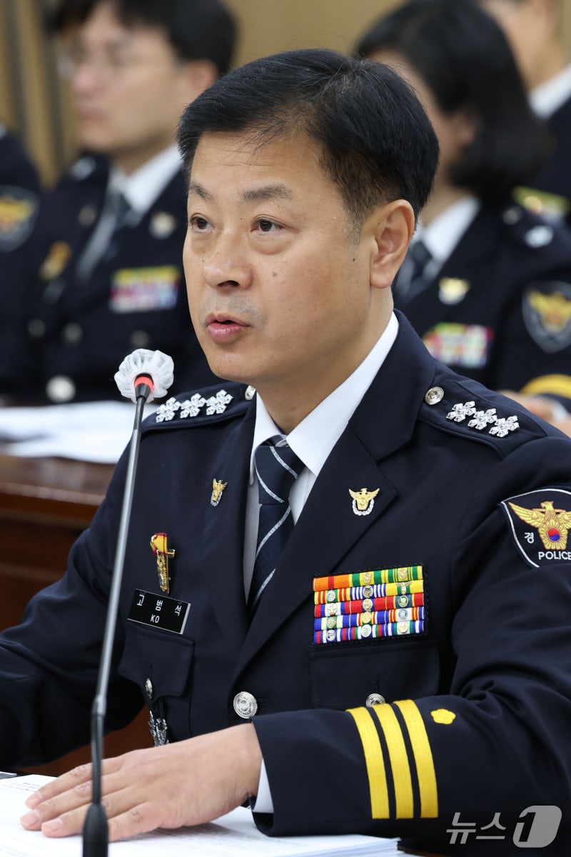 [<b>국감</b>] 질의 답하는 <b>고범석</b> 서울청장