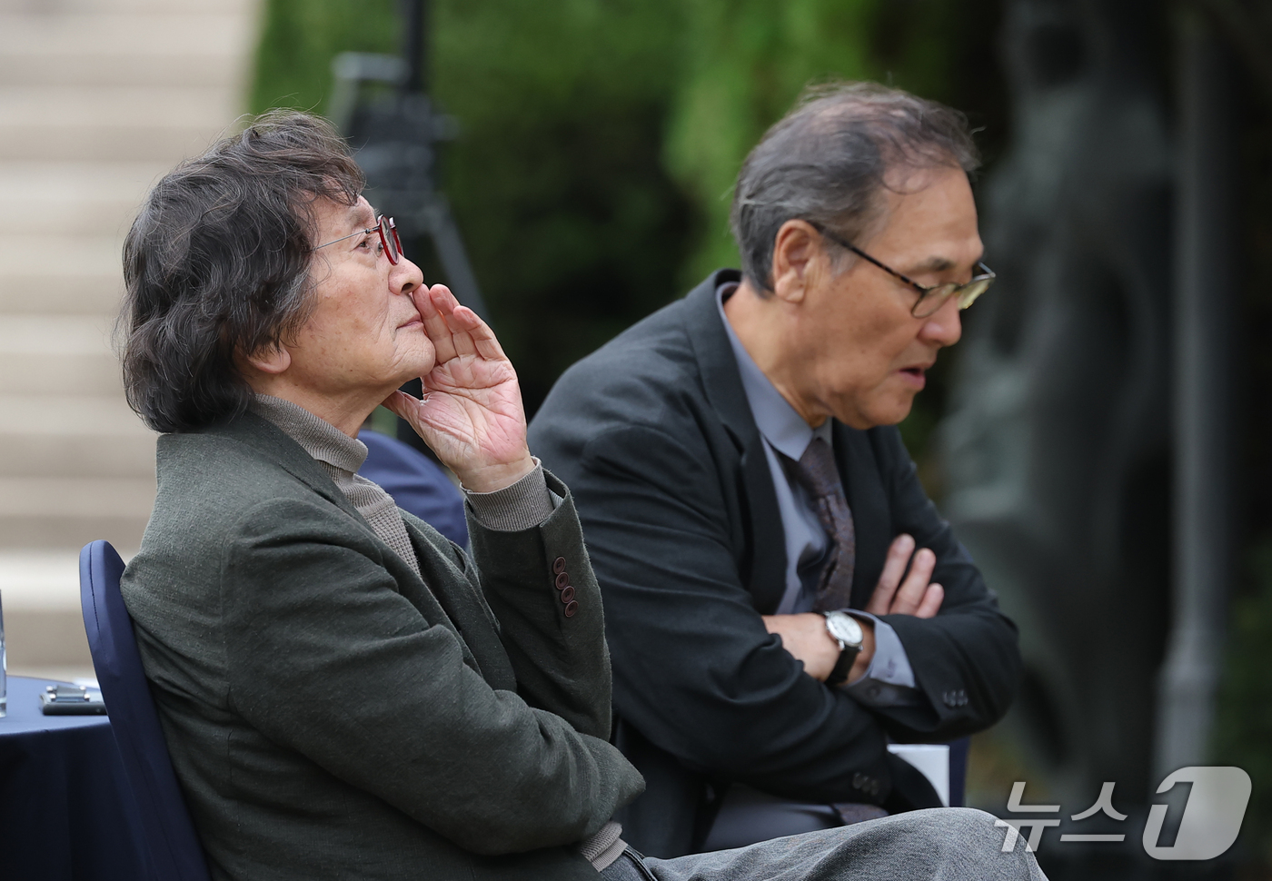 <b>고 안성기 추억</b>하는 정지영·배창호 감독