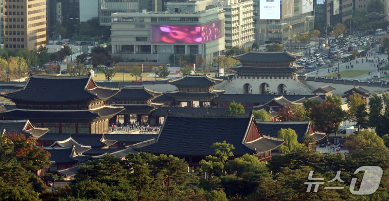 서울 <b>백악산</b> 남서 자락 탐방로 내일부터 전면 <b>개방</b>
