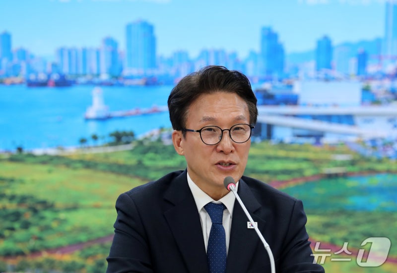 與 '<b>조희대 탄핵</b>' 꺼내자 野 "밀어붙여 보라"…정국 또 <b>탄핵</b> 공방