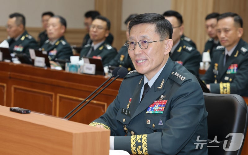 [<b>국감</b>] <b>답변</b>하는 <b>김규하 육군</b> 참모<b>총장</b>