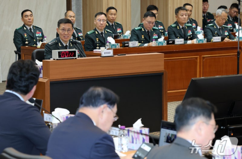 [<b>국감</b>] <b>답변</b>하는 <b>김규하</b> 참모총장