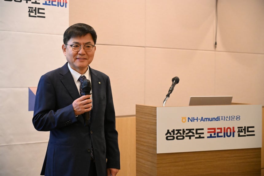 신용인 NH아문디자산운용 부사장이 'NH-Amundi 성장주도 코리아 펀드' 설정 1주년 기자간담회에서 발표하고 있다. (NH아문디자산운용 제공)