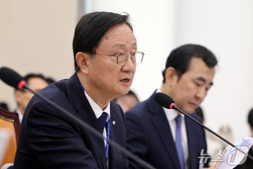 이찬진 금융감독원장이 19일 서울 여의도 국회 정무위원회에서 열린 금융감독원 등에 대한 국정감사에서 의원 질의에 답하고 있다. 2026.10.19 ⓒ 뉴스1 황기선 기자