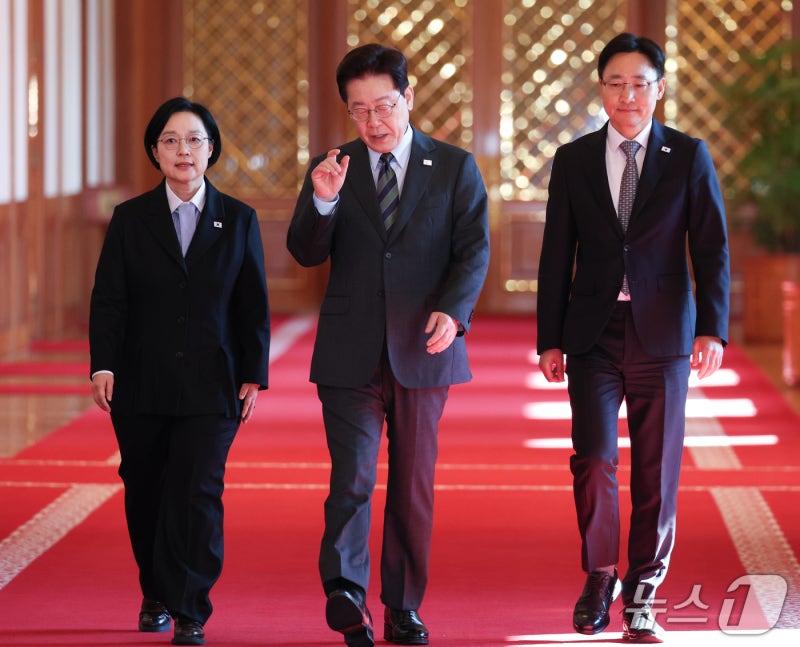 李<b>대통령</b> "주거 안정에 국정 성패 좌우…최대한 단축 '<b>공급 전격전</b>' 펴...
