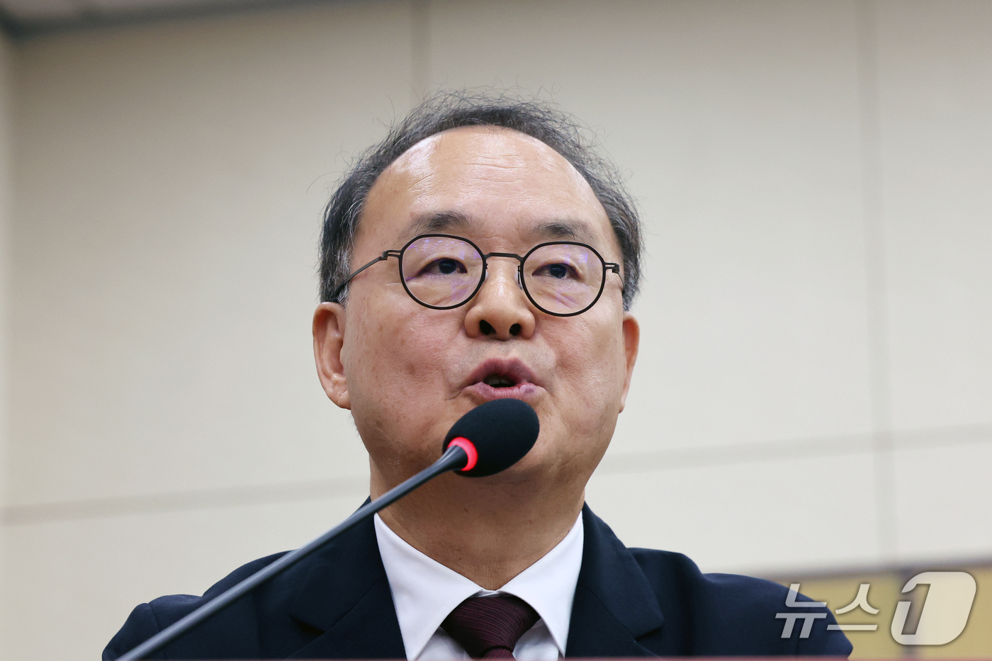 <b>이용수</b> 직무대행 "차기 축구협회장 선거일, 12월 18일로 준비 중"